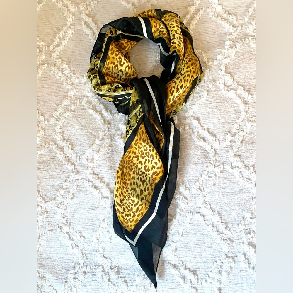 COPY - π BEAUTIFUL LEOPARD SCARF - Picture 6 of 16